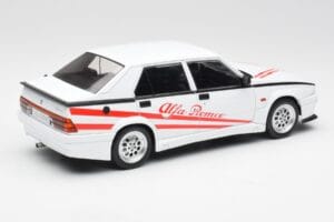 Alfa Romeo 75 Turbo Evoluzione Blanc MCG 1:18 MCG18430 Métal — image 2 sur 6