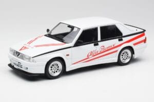 Alfa Romeo 75 Turbo Evoluzione Blanc MCG 1:18 MCG18430 Métal