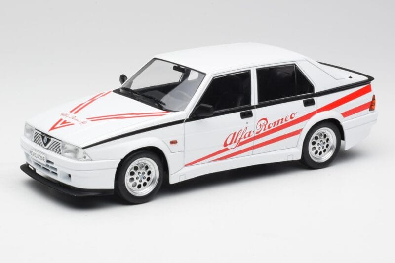 Alfa Romeo 75 Turbo Evoluzione Blanc MCG 1:18 MCG18430 Métal