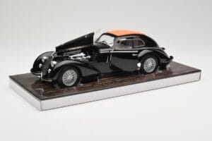 Alfa Romeo 8C 2900B Lungo Noir Minichamps 1:18 100120421 Métal — image 2 sur 8