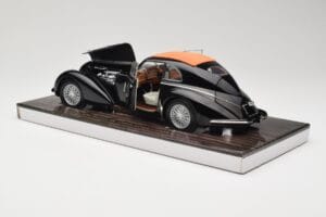 Alfa Romeo 8C 2900B Lungo Noir Minichamps 1:18 100120421 Métal — image 5 sur 8