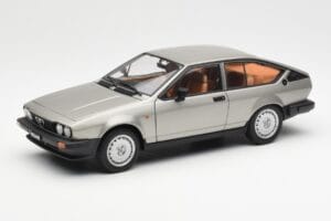 Alfa Romeo Alfetta GTV 2.0 Gris Métallique AUTOart 1:18 70147 Métal