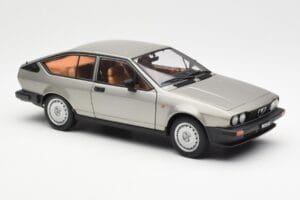 Alfa Romeo Alfetta GTV 2.0 Gris Métallique AUTOart 1:18 70147 Métal — image 6 sur 8