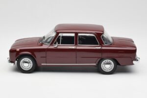 Alfa Romeo Giulia 1300 Rouge Foncé Minichamps 1:18 180120906 Métal — image 4 sur 8