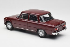 Alfa Romeo Giulia 1300 Rouge Foncé Minichamps 1:18 180120906 Métal — image 7 sur 8