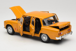 Alfa Romeo Giulia 1300 Super Orange Minichamps 1:18 180120900 Métal — image 5 sur 8