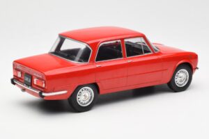 Alfa Romeo Giulia Nuova Super Rouge MCG 1:18 MCG18145 Métal — image 2 sur 6