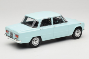 Alfa Romeo Giulia TI 105 Sky Blue Norev 1:18 187974 Métal — image 3 sur 7
