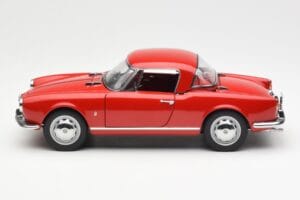 Alfa Romeo Giulietta 1300 Spider Rouge AUTOart 1:18 70157 Métal — image 4 sur 8