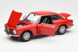 Alfa Romeo GT 1300 Junior LHD Rouge AUTOart 1:18 70131 Métal — image 2 sur 8
