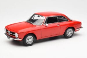 Alfa Romeo GT 1300 Junior LHD Rouge AUTOart 1:18 70131 Métal