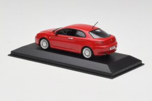 Alfa Romeo GT Alfa Rouge Minichamps 1:43 400120321 Métal — image 3 sur 4
