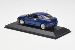 Alfa Romeo GT Dark Blue Metallic Minichamps 1:43 400120326 Métal — image 3 sur 4