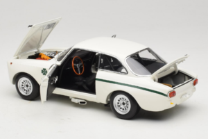 Alfa Romeo GTA 1300 Junior Blanc Minichamps 1:18 100120501 Métal — image 5 sur 8