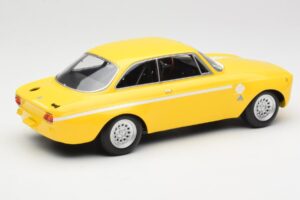 Alfa Romeo GTA 1300 Junior Jaune Minichamps 1:18 155120024 Métal — image 3 sur 6