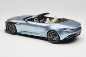Aston Martin DB12 Volante Caribbean Blue Pearl GT Spirit 1:18 GT479 Résine — image 5 sur 6