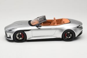 Aston Martin DB12 Volante Argent GT Spirit 1:18 GT945 Résine — image 3 sur 6