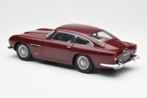 Aston Martin DB5 Dubonnet Rouge AUTOart 1:18 70213 Métal — image 7 sur 8