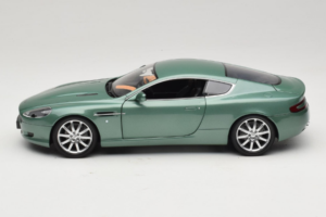 Aston Martin DB9 Vert Minichamps 1:18 150137322 Métal — image 4 sur 8