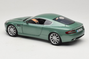 Aston Martin DB9 Vert Minichamps 1:18 150137322 Métal — image 7 sur 8