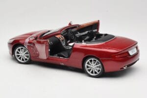 Aston Martin DB9 Volante Rouge Solido 1:18 8163 Métal — image 5 sur 8