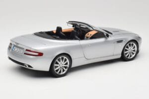 Aston Martin DB9 Volante Argent Minichamps 1:18 150137334 Métal — image 3 sur 8