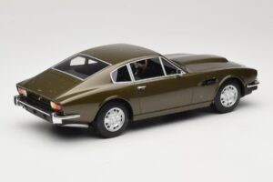 Aston Martin DBS Olive Vert CMR 1:18 CMR003 Métal — image 2 sur 6