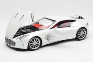 Aston Martin One-77 Morning Frost Blanc AUTOart 1:18 70244 Métal — image 2 sur 8
