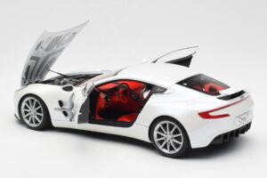 Aston Martin One-77 Morning Frost Blanc AUTOart 1:18 70244 Métal — image 5 sur 8