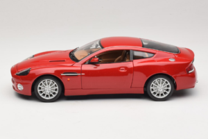 Aston Martin V12 Vanquish Rouge Bburago 1:18 33334063 Métal — image 4 sur 8