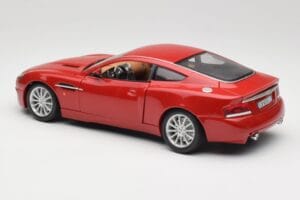 Aston Martin V12 Vanquish Rouge Bburago 1:18 34063 Métal — image 7 sur 8