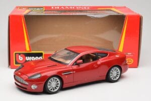 Aston Martin V12 Vanquish Rouge Bburago 1:18 34063 Métal — image 8 sur 8