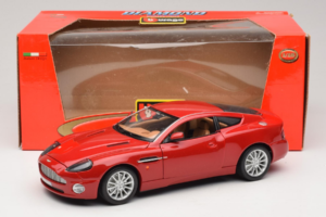 Aston Martin V12 Vanquish Rouge Bburago 1:18 33334063 Métal — image 8 sur 8