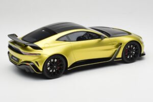 Aston Martin V12 Vantage Final Edition Cosmopolitan Yellow TopSpeed 1:18 TS0453 Métal — image 2 sur 6