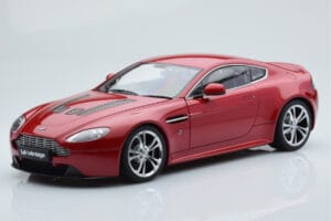 Aston Martin V12 Vantage Rouge AUTOart 1:18 70208 Métal