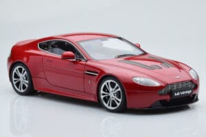 Aston Martin V12 Vantage Rouge AUTOart 1:18 70208 Métal — image 6 sur 8