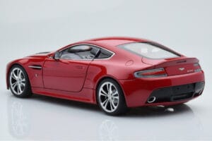 Aston Martin V12 Vantage Rouge AUTOart 1:18 70208 Métal — image 7 sur 8