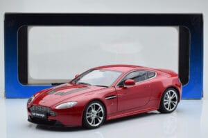 Aston Martin V12 Vantage Rouge AUTOart 1:18 70208 Métal — image 8 sur 8