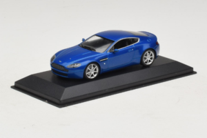 Aston Martin V8 Vantage Blue Metallic Minichamps 1:43 400137422 Métal — image 2 sur 4