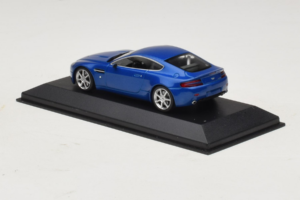Aston Martin V8 Vantage Blue Metallic Minichamps 1:43 400137422 Métal — image 3 sur 4