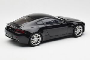 Aston Martin V8 Vantage Onyx Noir AUTOart 1:18 70202 Métal — image 3 sur 8