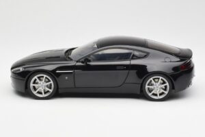 Aston Martin V8 Vantage Onyx Noir AUTOart 1:18 70202 Métal — image 4 sur 8