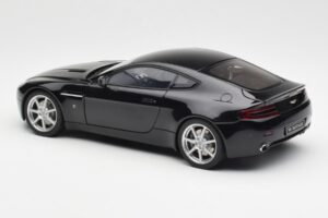 Aston Martin V8 Vantage Onyx Noir AUTOart 1:18 70202 Métal — image 7 sur 8