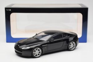 Aston Martin V8 Vantage Onyx Noir AUTOart 1:18 70202 Métal — image 8 sur 8