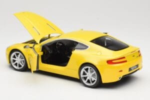 Aston Martin V8 Vantage Jaune Hot Wheels 1:18 G7159 Métal — image 5 sur 8