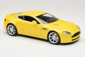 Aston Martin V8 Vantage Jaune Hot Wheels 1:18 G7159 Métal — image 6 sur 8