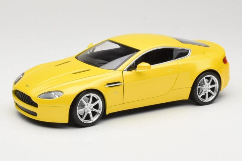 Aston Martin V8 Vantage Jaune Hot Wheels 1:18 G7159 Métal