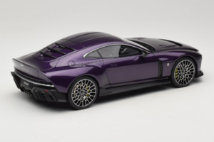 Aston Martin Valour Bleu Foncé GT Spirit 1:18 GT944 Résine — image 2 sur 6