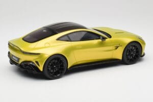 Aston Martin Vantage Cosmopolitan Yellow GT Spirit 1:18 GT514 Résine — image 2 sur 6