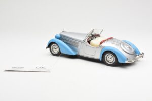 Audi 225 Front Roadster Bleu Argent CMC 1:18 M-075B Métal — image 5 sur 6